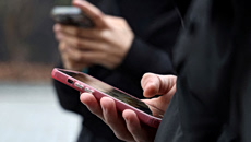 Η Γαλλία ψήφισε το «φρένο» στα social media για τα παιδιά κάτω των 15 ετών