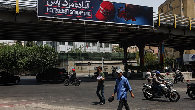 Ιράν, Τεχεράνη: Πανό με απειλές κατά Τραμπ και Νετανιάχου