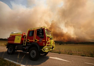 Στις φλόγες Γαλλία και Ισπανία – Ενώθηκαν τα σύννεφα του καπνού από τις δύο πυρκαγιές
