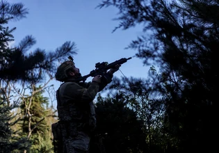 Ρωσία: Επίθεση από την Ουκρανία με drones κοντά στην Αγία Πετρούπολη – Πυρκαγιά σε αποθήκη