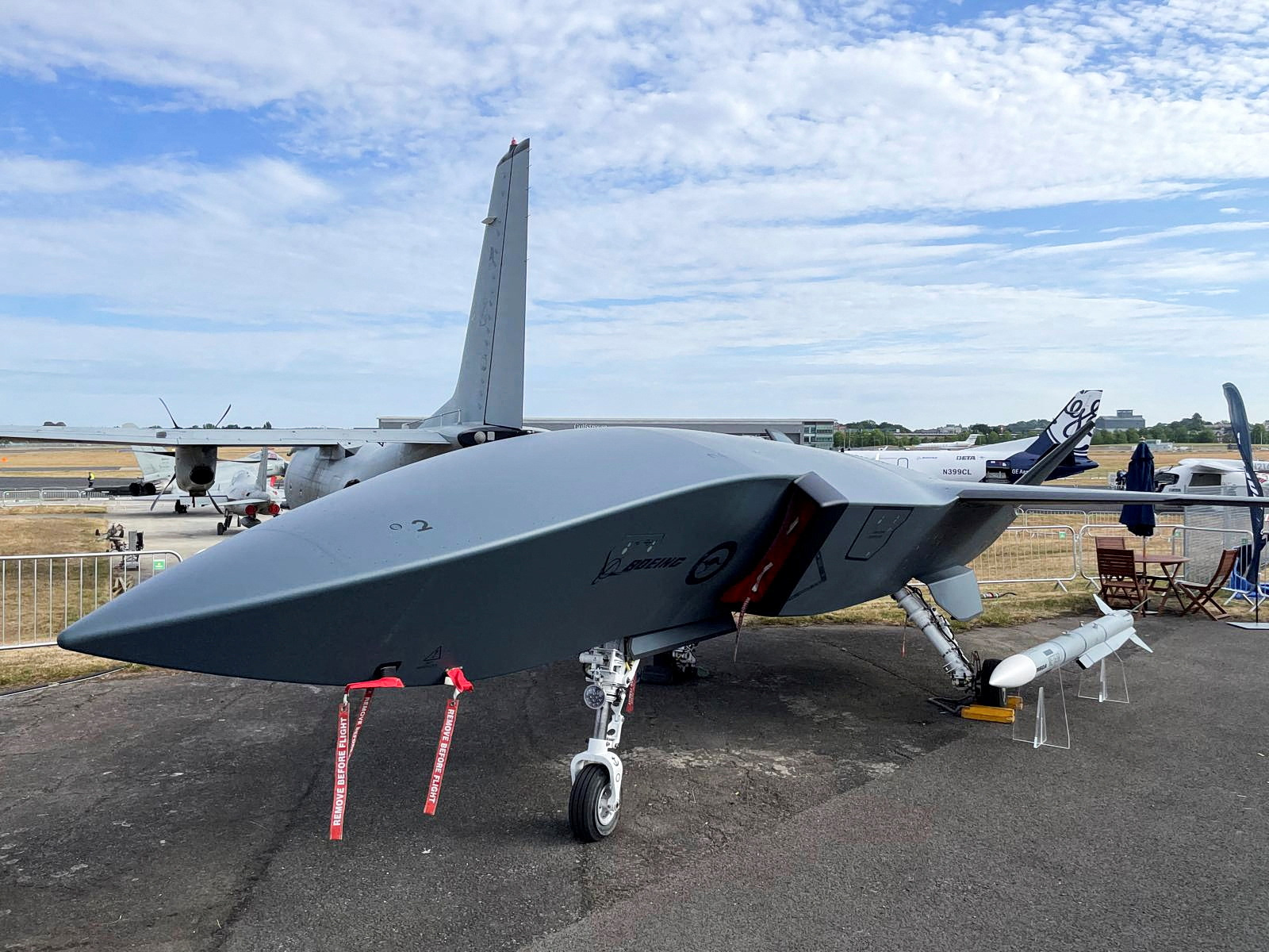 To Ghost Bat προσέλκυσε τα βλέμματα στην Αεροπορική Έκθεση του Φάρνμπορο (Reuters)