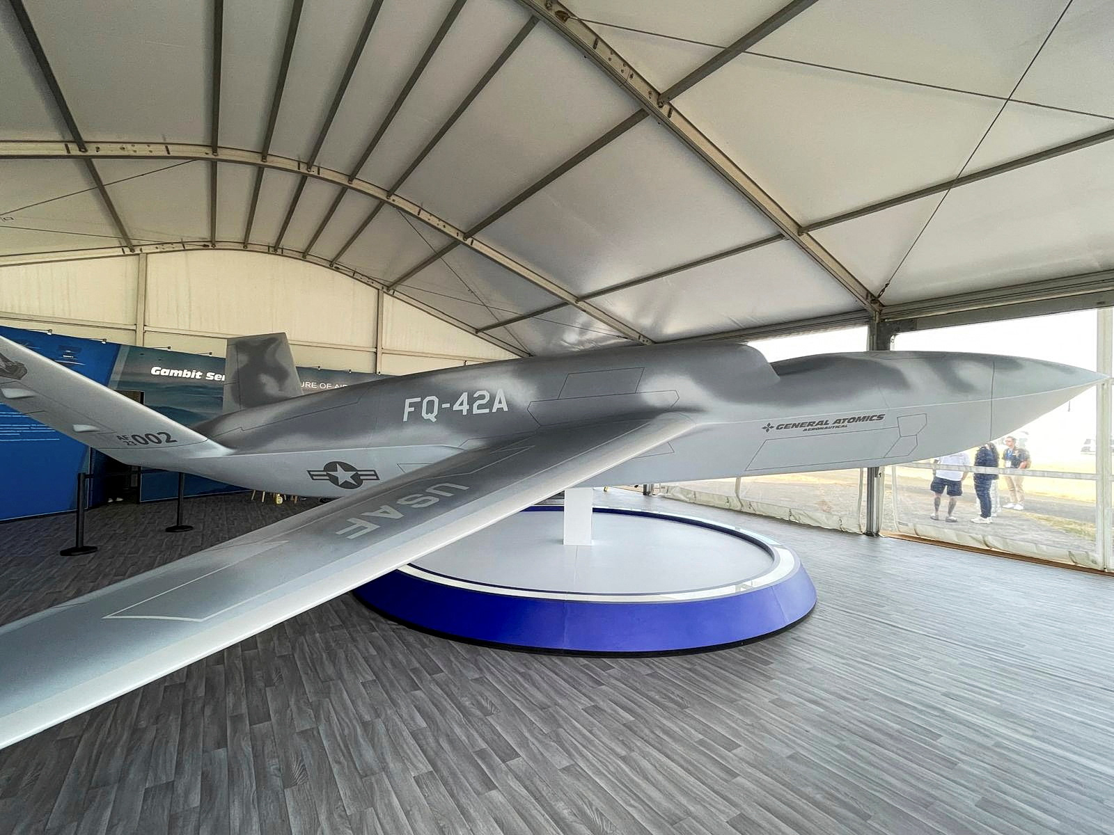 H General Atomics παρουσίασε το Dark Merlin ως μοντέλο πλήρους κλίμακας (Reuters)