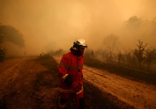 Εκτός ελέγχου οι πυρκαγιές σε Γαλλία και Ισπανία – Νέα έκτακτα μέτρα, πού δίνεται μάχη με τις φλόγες [Χάρτες]