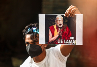 Στο Νέο Δελχί η κυβέρνηση Μόντι τα βάζει με την Gen Z της Ινδίας – Πόσο θα αντέξουν χωρίς ίντερνετ;