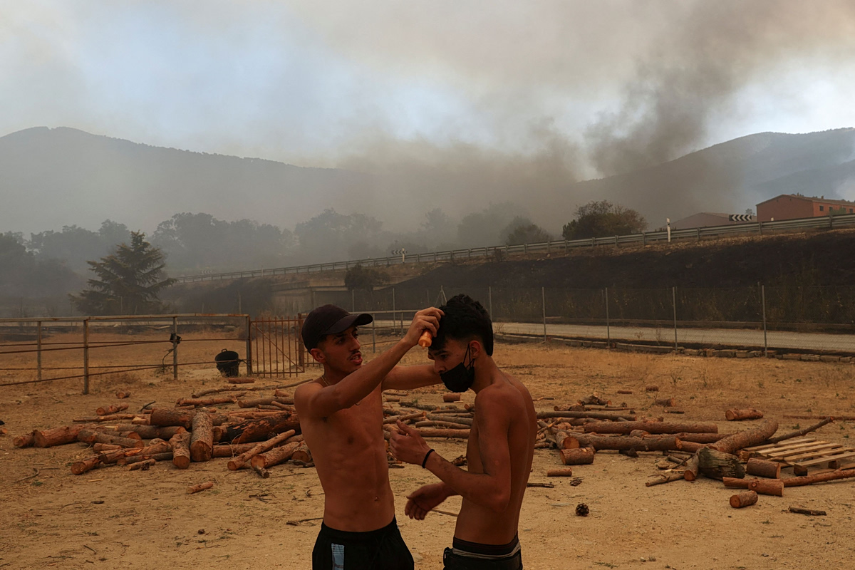 Εκτός ελέγχου οι πυρκαγιές σε Γαλλία και Ισπανία - Νέα έκτακτα μέτρα, πού δίνεται μάχη με τις φλόγες [Χάρτες]