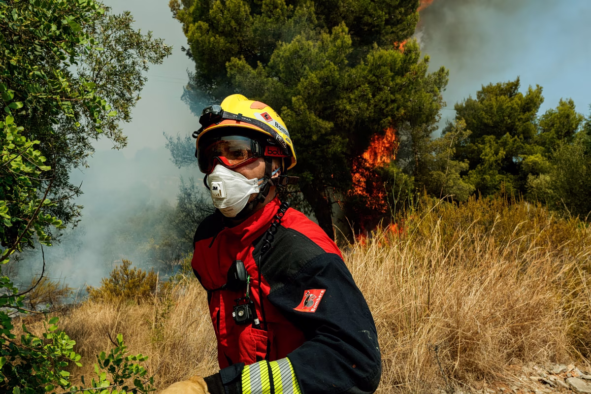 Γιγάντιες δασικές πυρκαγιές απειλούν Γαλλία και Ισπανία – Πάνω από 325.000 άνθρωποι έχουν απομακρυνθεί 