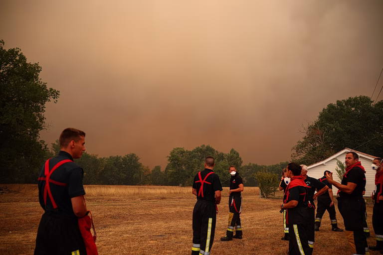 Γαλλία – Ισπανία: Πύρινη λαίλαπα, αυξάνονται διαρκώς οι εκτοπισμένοι – Απειλείται το Μπορντό [Χάρτες]