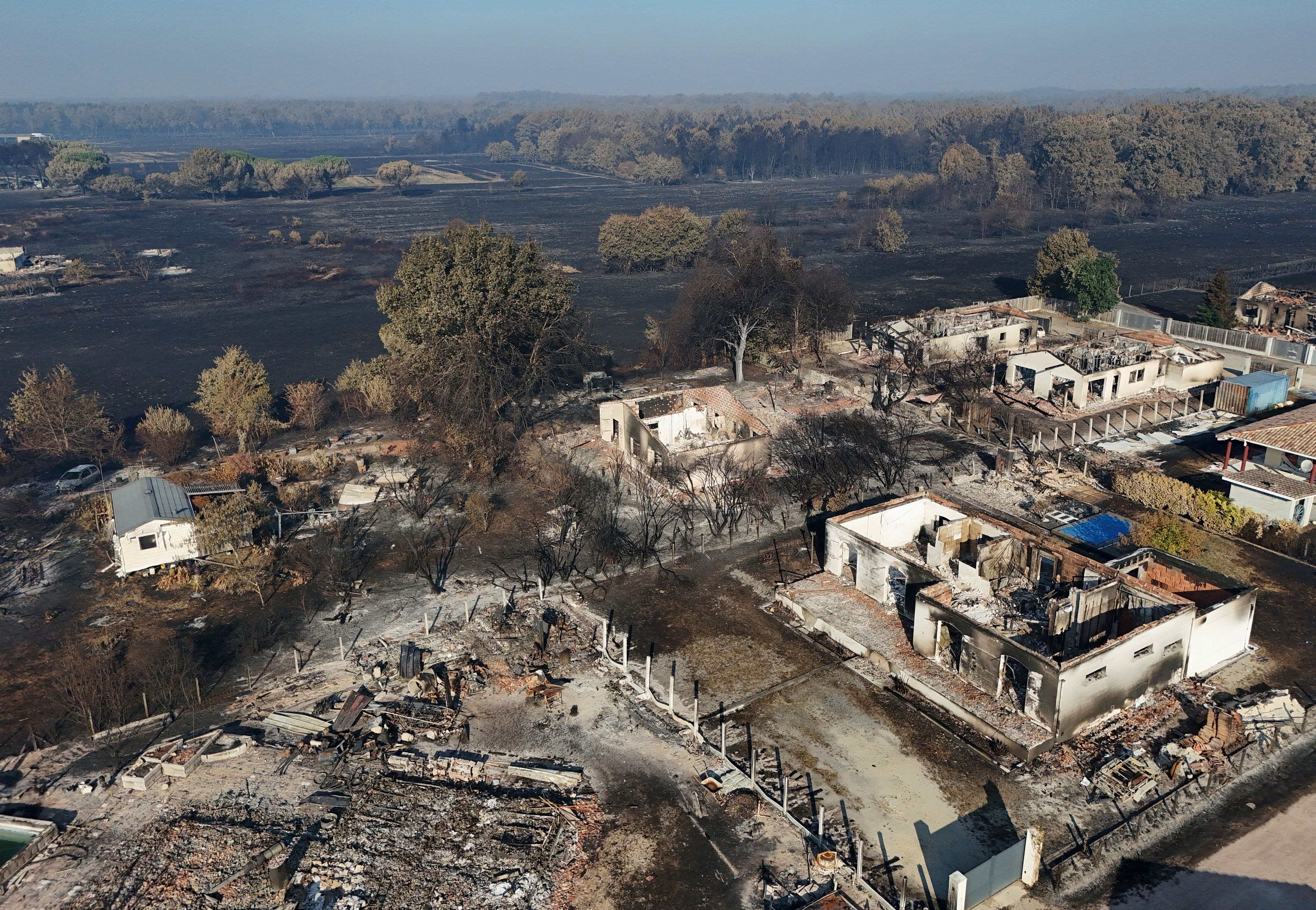 Γαλλία: Δυσμενείς οι καιρικές συνθήκες για τις πυρκαγιές – Εκκενώθηκαν τουριστικές υποδομές στην ακτή του Ατλαντικού