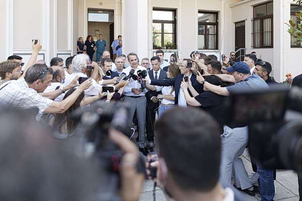Μητσοτάκης για επιθέσεις σε σπίτια στελεχών της ΝΔ: «Οι δράστες θα αντιμετωπιστούν ως εγκληματίες»