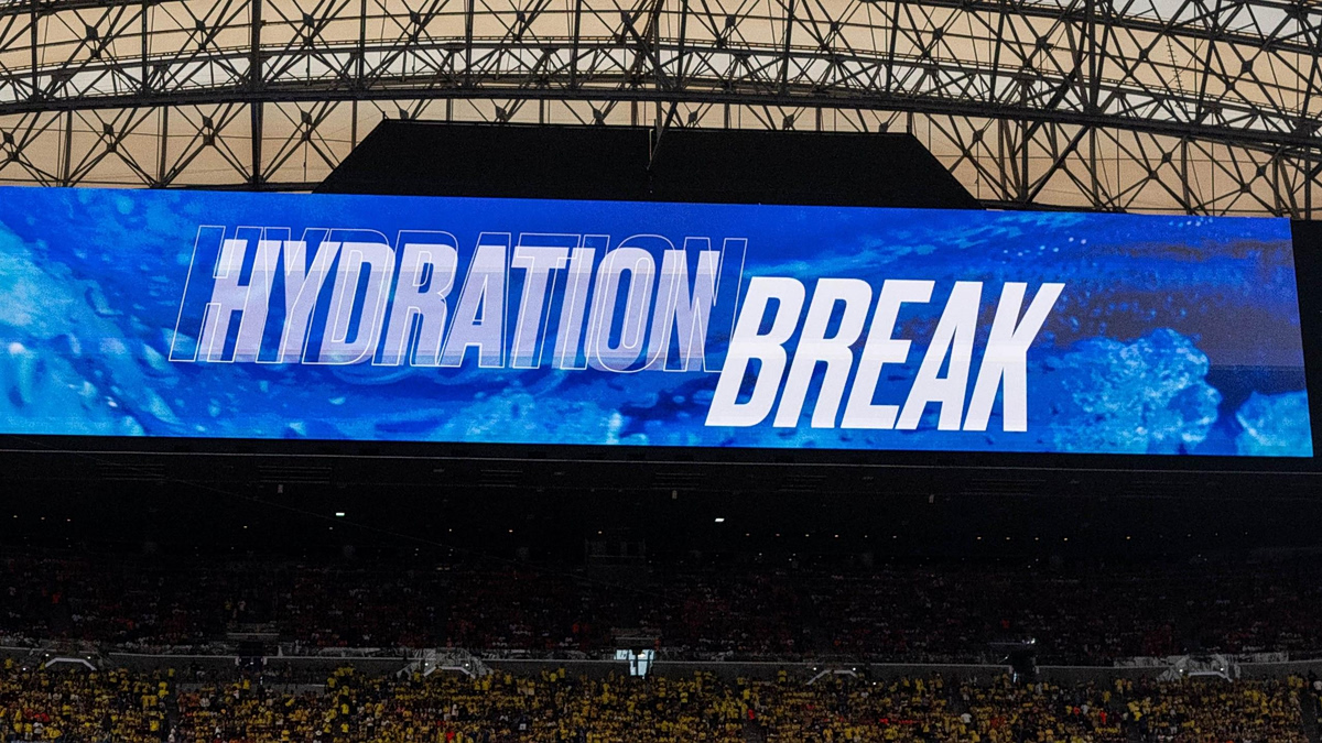 Τα hydration breaks αλλάζουν το ποδόσφαιρο