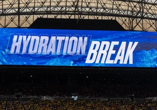 Τα hydration breaks αλλάζουν το ποδόσφαιρο