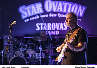 Ο Δημήτρης Σταρόβας φέρνει το «Star Ovation – Summer Edition» στη Γλυφάδα με ένα μεγάλο rock beach party