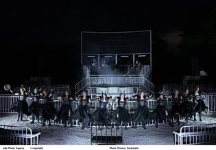 Οι «Βάκχες» με τους Tiger Lillies ξεσήκωσαν την Επίδαυρο – Ποιοι celebrities βρέθηκαν στην πρεμιέρα