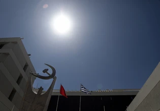 ΚΚΕ: Ενώ για τις λαϊκές ανάγκες «δεν υπάρχουν λεφτόδεντρα», ο λαός καλείται να ματώσει ξανά για εξοπλισμούς