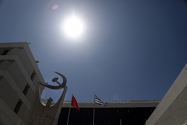 ΚΚΕ: Ενώ για τις λαϊκές ανάγκες «δεν υπάρχουν λεφτόδεντρα», ο λαός καλείται να ματώσει ξανά για εξοπλισμούς