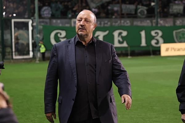 Μπενίτεθ: «Χάσαμε από τον Ολυμπιακό και στον Παναθηναϊκό πανικοβλήθηκαν»