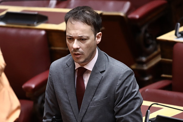 Ανεξαρτητοποιήθηκε από τον ΣΥΡΙΖΑ ο βουλευτής Μίλτος Ζαμπάρας