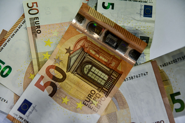Ποια επιδόματα και παροχές πληρώνουν e-ΕΦΚΑ και ΔΥΠΑ έως την Παρασκευή
