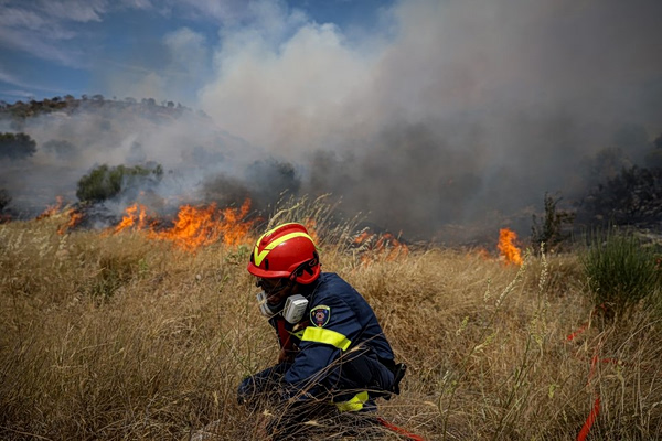 Φωτιά έξω από τη Σουρωτή Θεσσαλονίκης – Ηχησε το 112