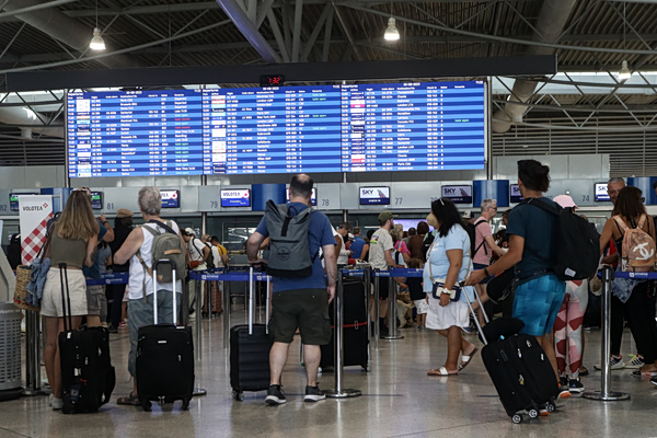 Ελεγκτές εναέριας κυκλοφορίας: Το Ελ. Βενιζέλος έχει φτάσει στο μάξιμουμ – Οι ελλείψεις που οδηγούν σε καθυστερήσεις
