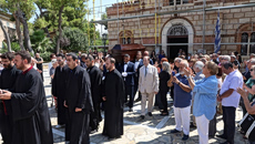 Δάκρυα και χειροκροτήματα στο τελευταίο «αντίο» στη θρυλική Μαίρη Λίντα