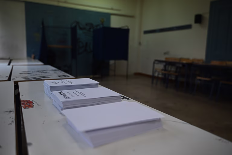 Δημοσκόπηση: Παγιώνεται στη δεύτερη θέση η ΕΛΑΣ - Μάχη για τους κεντρώους και τους «χωρίς ταύτιση» ψηφοφόρους