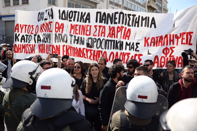Το να μην έχουμε ιδιωτικά σουπερμάρκετ πτυχίων πρέπει να είναι από τα επίδικα των επόμενων εκλογών