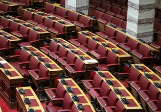 Πολιτική αντιπαράθεση για τη Συνταγματική Αναθεώρηση – «Καμία λευκή επιταγή σε ΝΔ και Μητσοτάκη»
