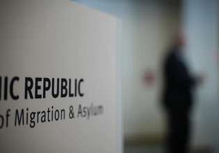 Δημιουργική λογιστική στις απελάσεις από το υπουργείο Μετανάστευσης
