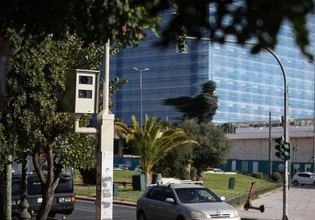 Πώς καταγράφονται οι παραβάσεις από τις έξυπνες κάμερες – Οι ειδοποιήσεις και η διαδικασία ένστασης