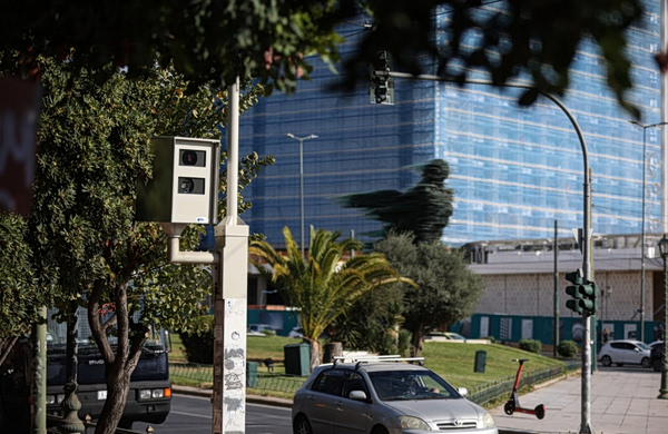 Πώς καταγράφονται οι παραβάσεις από τις έξυπνες κάμερες – Οι ειδοποιήσεις και η διαδικασία ένστασης