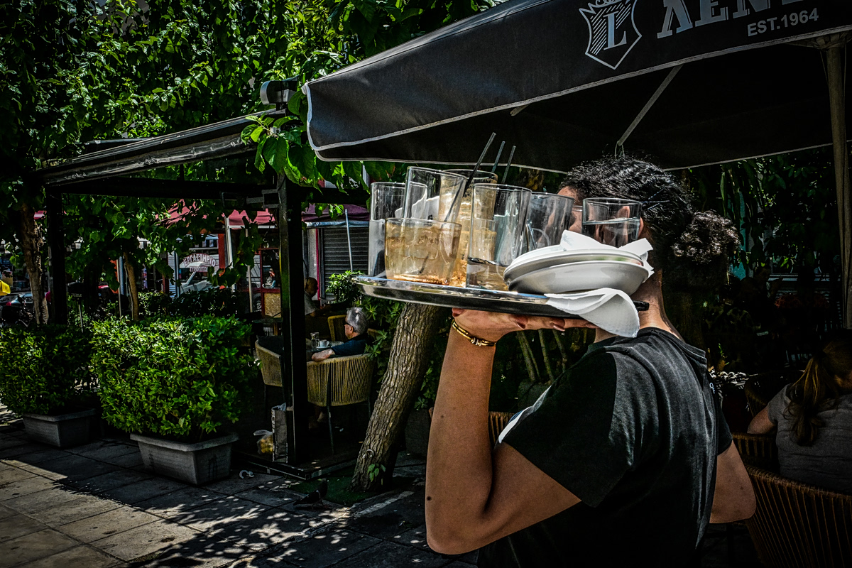 Heatwave Halts Deliveries in Athens During Peak Hours