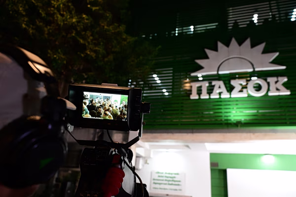 Νέα επίθεση του ΠΑΣΟΚ στην κυβέρνηση για το ζήτημα των Πανελλαδικών – Επαναφέρει το αίτημα παραίτησης της ηγεσίας του υπ. Παιδείας