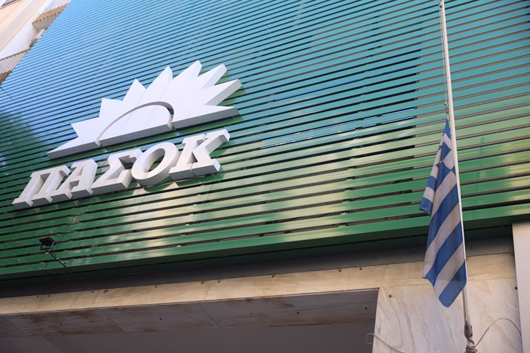 ΠΑΣΟΚ στην Σδούκου: Ο Γ. Σγουρός είναι ένας πολιτικός με ήθος – Πάει πολύ να μιλά για διαγραφές η ΝΔ