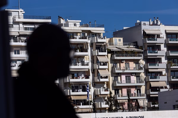 Η ενηλικίωση μοιάζει να… αργεί για τη Γενιά Ζ  – Το κόστος ζωής και η στεγαστική κρίση φέρνει την ενηλικίωση μετά τα 30