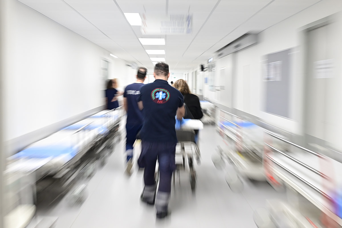Θεσσαλονίκη: Διασωληνωμένος σε κρίσιμη κατάσταση ο νεαρός που έκανε βουτιά στο νερό και έσπασε τον αυχένα του