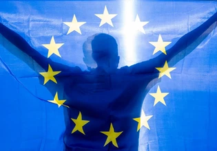 Πώς μπορεί η Ευρώπη να κερδίσει το (οικονομικό) Μουντιάλ; – Μπορεί το ποδόσφαιρο να της δείξει το δρόμο προς τα δίχτυα;