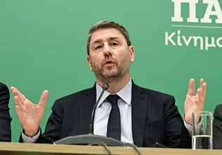 Ο Ανδρουλάκης παρουσιάζει τις 17 δεσμεύσεις του ΠΑΣΟΚ για τους συνταξιούχους