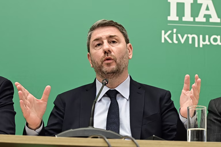 Ο Ανδρουλάκης παρουσιάζει τις 17 δεσμεύσεις του ΠΑΣΟΚ για τους συνταξιούχους