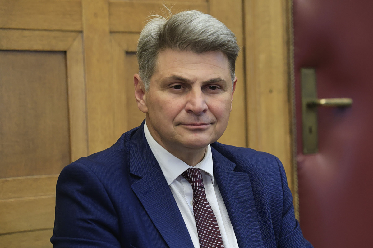 Νέα Αριστερά: Ζητά παραίτηση Φαραντούρη και ανάκληση της μετάθεσης της συζύγου του στη ΜΕΑ