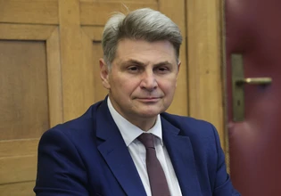 Νέα Αριστερά: Ζητά παραίτηση Φαραντούρη και ανάκληση της μετάθεσης της συζύγου του στη ΜΕΑ