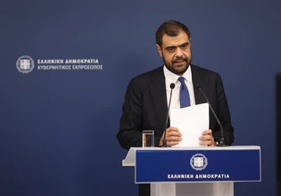 Επαναφέρει τη «θεωρία των δύο άκρων» ο Π. Μαρινάκης, εργαλειοποιώντας την τραγωδία στην Θεσσαλονίκη