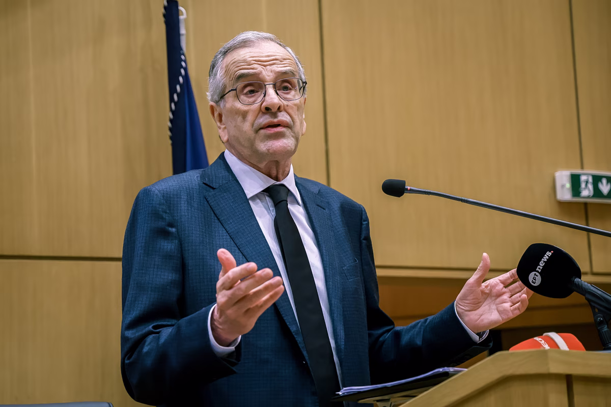 Με αιχμές κατά της κυβέρνησης η δήλωση Σαμαρά για την 24η Ιουλίου – «Η Δημοκρατία με υπονόμευση των θεσμών είναι ευνουχισμένη»