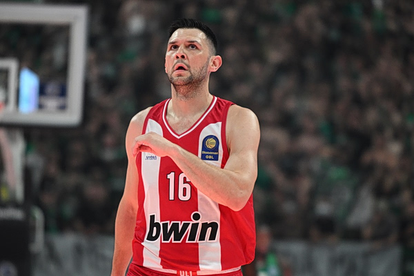 Το βίντεο της Euroleague μετά την παραμονή του Παπανικολάου στον Ολυμπιακό που συγκίνησε