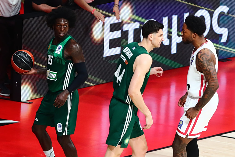 Τζόουνς και Ναν δεν θα παίξουν στο Super Cup μετά τις ποινές που τους επιβλήθηκαν