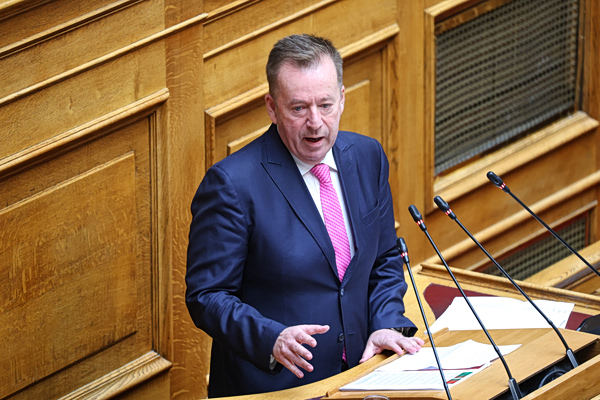 Βασίλης Κόκκαλης: Παραιτείται από βουλευτής