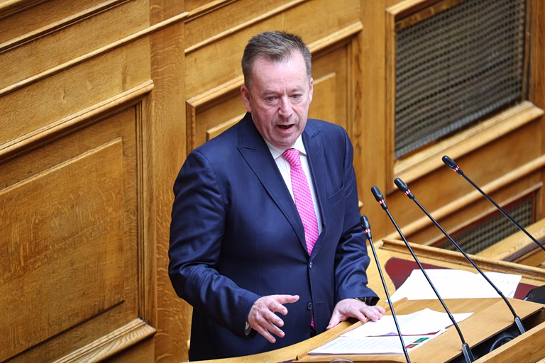 Βασίλης Κόκκαλης: Παραιτείται από βουλευτής