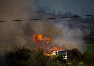 Μεγάλες φωτιές σε Φθιώτιδα και Μέθανα – Ενισχύονται οι πυροσβεστικές δυνάμεις, συνεχόμενα μηνύματα από το 112