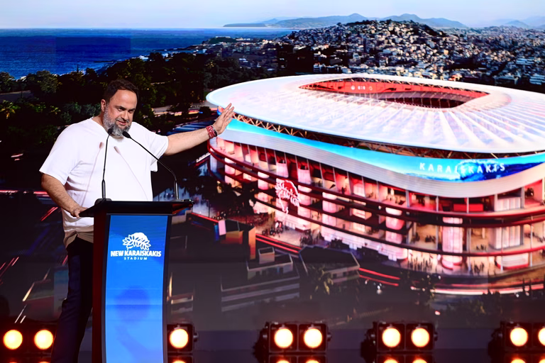 Χτίζοντας (ξανά) τα ιερά του football (pics+vids)