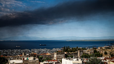 Πόσο επικίνδυνο ήταν το τοξικό νέφος από τη φωτιά στο Ωραιόκαστρο – «Έχει γίνει ανίχνευση σωματιδίων και στην Αττική»